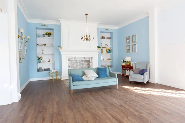 Nice Cozy Interior Spacious Room Gentle Blue Tones — Stock Photo, Image