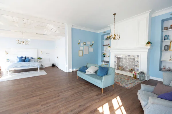 Nice Cozy Interior Spacious Room Gentle Blue Tones — Stock Photo, Image