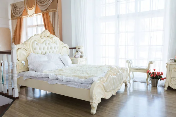 Lujo Elegante Interior Luz Brillante Sala Estar Paredes Blancas Decoradas — Foto de Stock