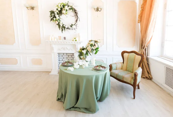 Lujo Elegante Interior Luz Brillante Sala Estar Paredes Blancas Decoradas — Foto de Stock