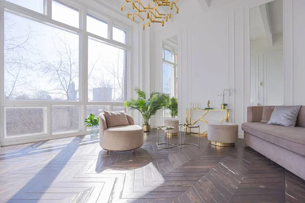 Interior Muito Leve Brilhante Luxuosa Sala Estar Acolhedora Com Mobiliário — Fotografia de Stock
