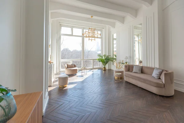 Interior Muito Leve Brilhante Luxuosa Sala Estar Acolhedora Com Mobiliário — Fotografia de Stock