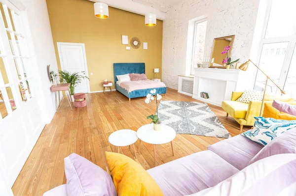Interior Del Apartamento Estilo Escandinavo Colores Cálidos Amarillo Brillante Suelo — Foto de Stock