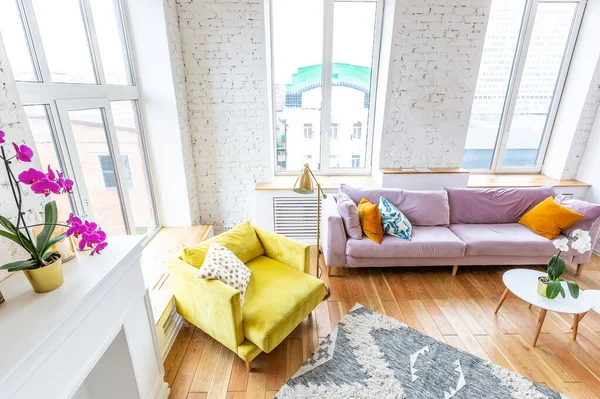 Appartement Style Scandinave Intérieur Couleurs Chaudes Jaune Vif Plancher Bois — Photo