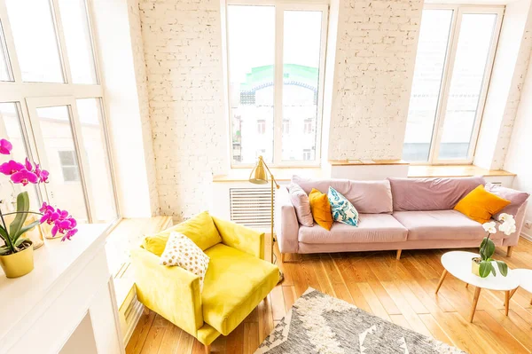 Estilo Escandinavo Apartamento Interior Cores Quentes Amarelas Brilhantes Piso Madeira — Fotografia de Stock