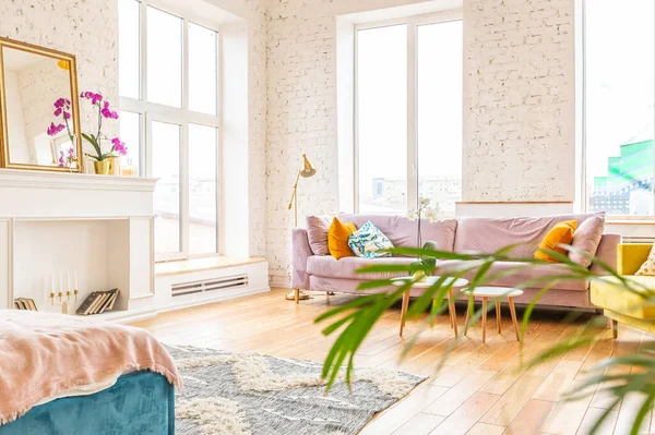Scandinavische Stijl Appartement Interieur Felgele Warme Kleuren Houten Vloeren Zonlicht — Stockfoto