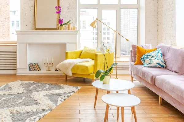 Estilo Escandinavo Apartamento Interior Cores Quentes Amarelas Brilhantes Piso Madeira — Fotografia de Stock