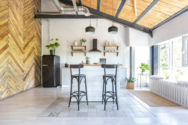 Elegante Diseño Interior Cocina Paredes Blancas Decoración Madera Hermosa Hamaca —  Fotos de Stock