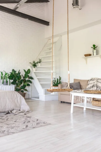 Minimalist Tarzda Bir Kır Evinde Lüks Yatak Odası Tasarımı Beyaz — Stok fotoğraf