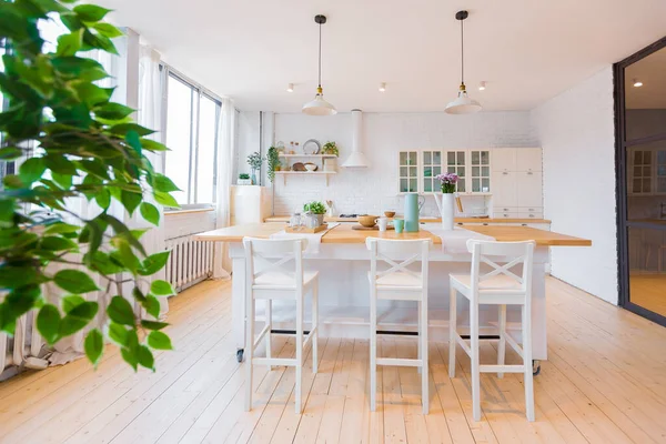 Elegante Cucina Dai Colori Chiari Moderno Appartamento Duplex Alla Moda — Foto Stock