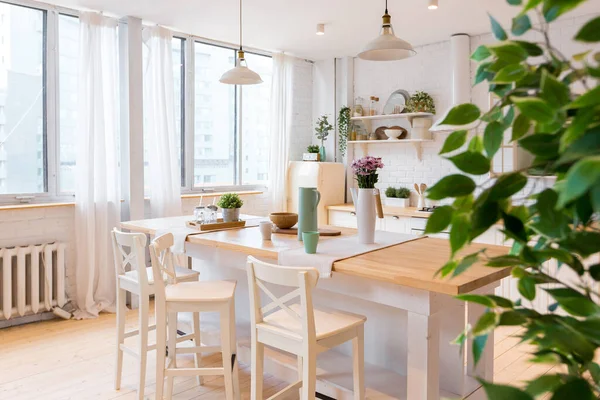 Elegante Cucina Dai Colori Chiari Moderno Appartamento Duplex Alla Moda — Foto Stock