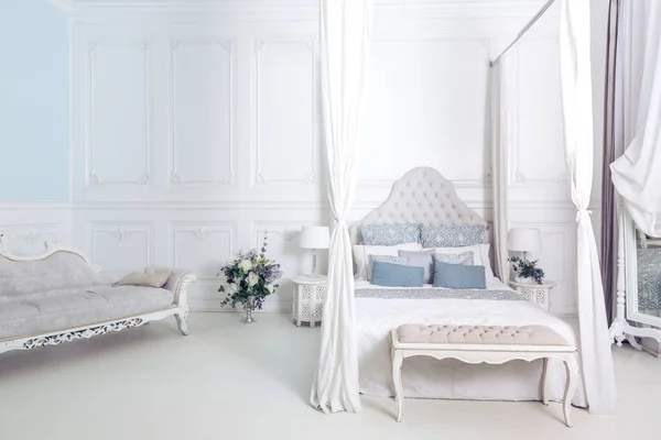 Dormitorio Interior Luminoso Limpio Elegante Sala Estar Con Una Gran —  Fotos de Stock