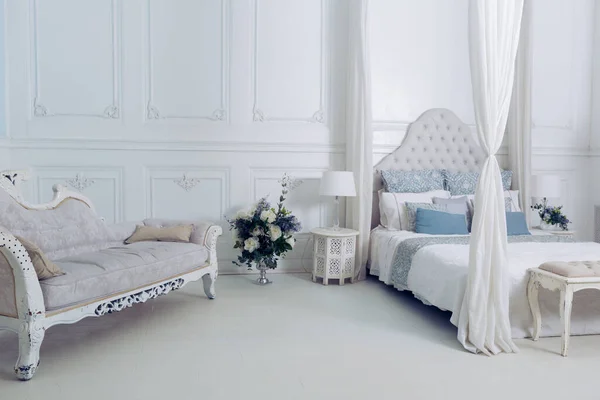 Dormitorio Interior Luminoso Limpio Elegante Sala Estar Con Una Gran — Foto de Stock