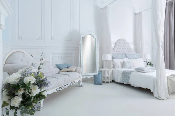 Dormitorio Interior Luminoso Limpio Elegante Sala Estar Con Una Gran —  Fotos de Stock