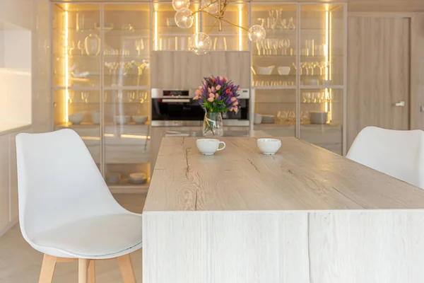 Luxe Interieur Van Moderne Trendy Sneeuwwitte Keuken Minimalistische Stijl Met — Stockfoto