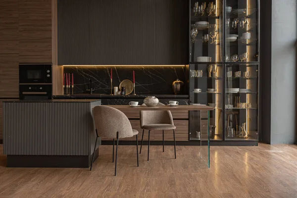 Kuchyně Veiw Elegantního Moderního Designu Tmavého Drahého Interiéru Luxusního Venkovského — Stock fotografie