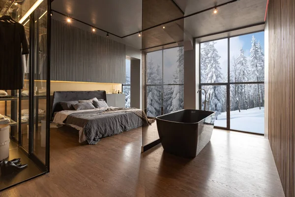 Quarto Uma Banheira Livre Elegante Interior Caro Uma Luxuosa Casa — Fotografia de Stock
