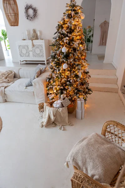 Acogedor Interior Luminoso Apartamento Estilo Balinés Con Paredes Completamente Blancas — Foto de Stock