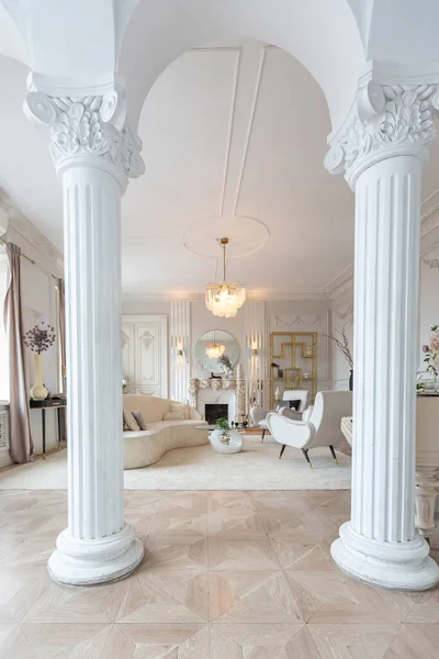 Rico Interior Lujo Una Acogedora Habitación Con Muebles Modernos Elegantes —  Fotos de Stock