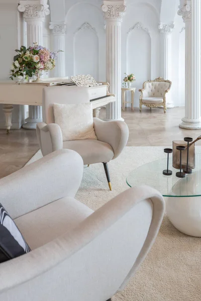 Rico Interior Lujo Una Acogedora Habitación Con Muebles Modernos Elegantes — Foto de Stock