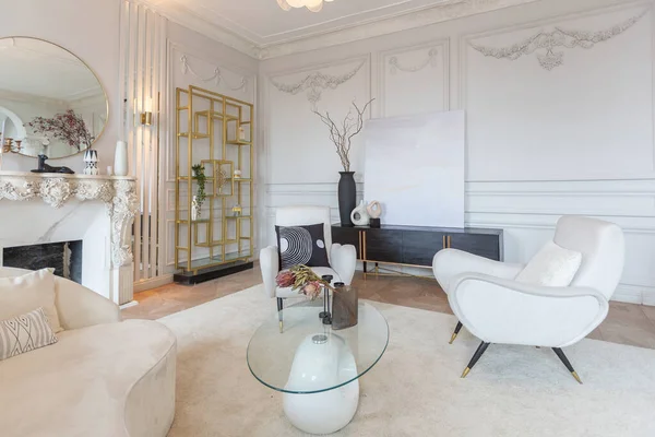 Reiche Luxuriöse Innenausstattung Eines Gemütlichen Zimmers Mit Modernen Stilvollen Möbeln — Stockfoto