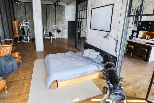 Πολυτελές Στούντιο Διαμέρισμα Δωρεάν Διαρρύθμιση Στυλ Loft Σκούρα Χρώματα Κομψός — Φωτογραφία Αρχείου