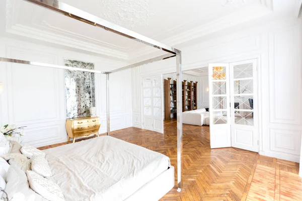 Moderno Interior Lujoso Luminoso Apartamento Dos Habitaciones Paredes Blancas Muebles —  Fotos de Stock