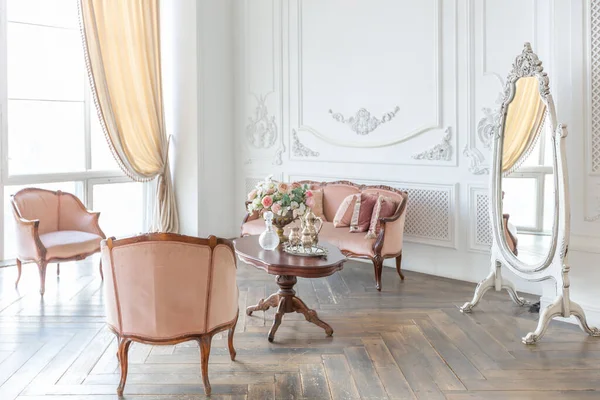 Royal Baroque Style Luxury Posh Interior Large Room Extra White — Stock Photo, Image