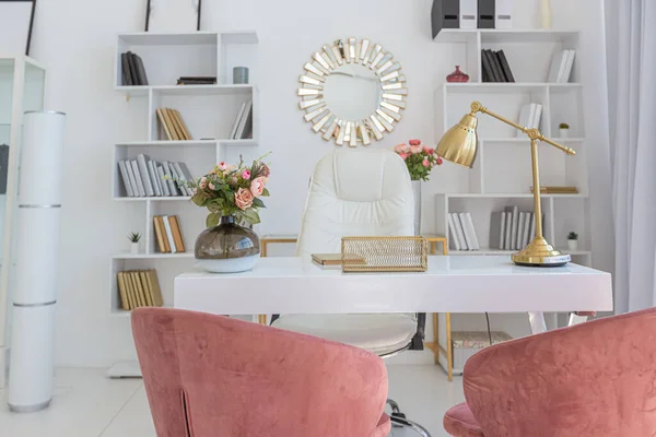 Útulný Luxusní Moderní Design Interiéru Studio Apartmánu Extra Bílých Barvách — Stock fotografie