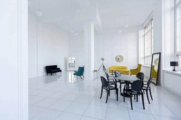 Moderno Diseño Interior Futurista Moda Amplio Salón Blanco Con Muebles —  Fotos de Stock