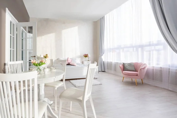 Luxusní Drahý Interiér Apartmánu Otevřeným Plánem Světlých Barvách Stylová Moderní — Stock fotografie