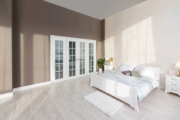 Snygg Modernt Sovrum Med Minimalistisk Design Lyxig Rik Dyr Interiör — Stockfoto