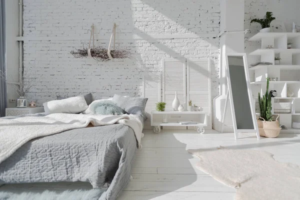 Amplio Elegante Apartamento Loft Moderno Colores Blanco Claro Una Gran —  Fotos de Stock