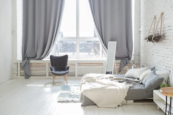 Rymlig Snygg Modern Trendig Loft Lägenhet Vita Och Ljusa Färger — Stockfoto