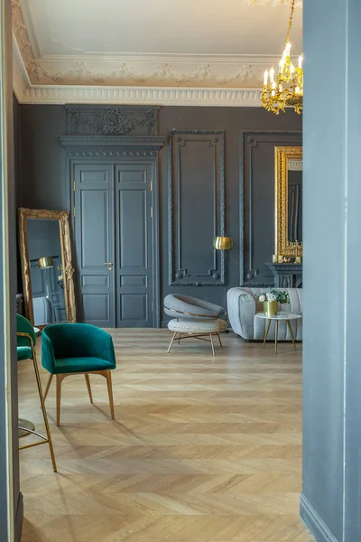 Eleganckie Wnętrze Pokoju Renesansowym Stylu Xix Wieku Nowoczesnymi Luksusowymi Meblami — Zdjęcie stockowe