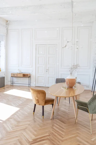 Design Intérieur Moderne Luxueux Salon Spacieux Avec Des Éléments Bois — Photo