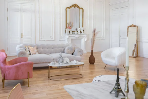Nagyon Könnyű Barokk Stílusú Luxus Belső Nagy Nappali Fehér Falak — Stock Fotó