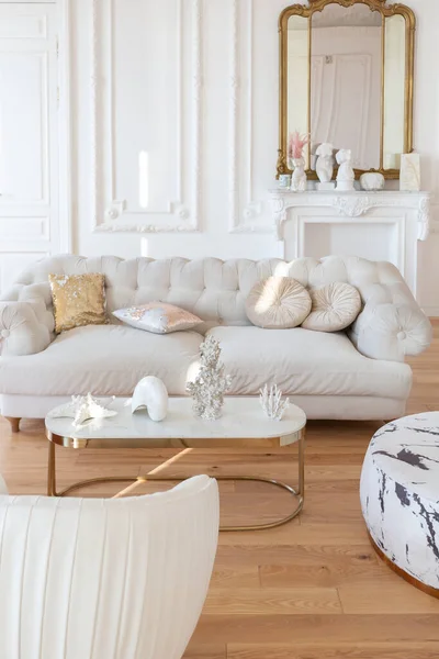 stock image very light baroque style luxury interior of big sitting room. White walls decorated with awesome stucco. Royal style apartment with chic furniture with gold elements