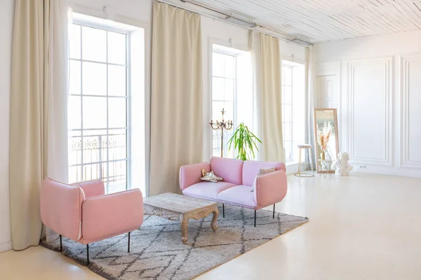 Jemný Útulný Světlý Interiér Obývacího Pokoje Moderním Stylovým Nábytkem Pastelové — Stock fotografie