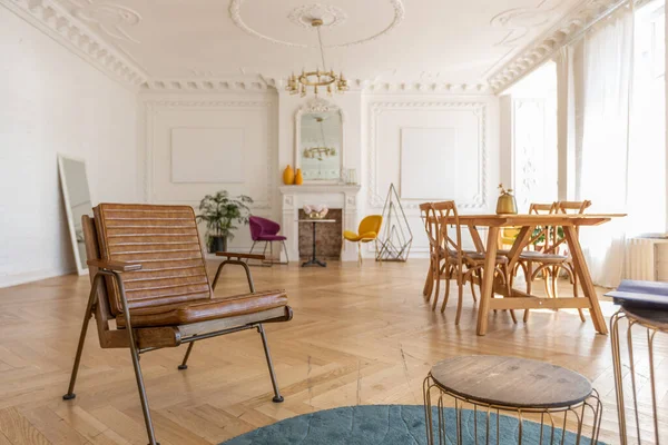 Intérieur Luxe Appartement Spacieux Dans Une Ancienne Maison Historique 19Ème — Photo