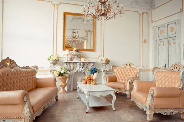 Bardzo Bogate Wnętrze Apartamentu Złotymi Dekoracjami Ścianach Stylu Barokowym Luksusowymi — Zdjęcie stockowe