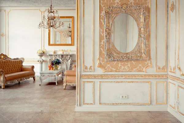 Nagyon Gazdag Belső Tér Apartman Arany Díszek Falakon Barokk Stílusú — Stock Fotó