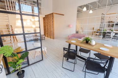 İskandinav tarzı lüks bir stüdyo dairesinin lüks modern tasarımı