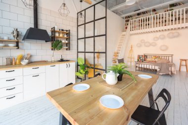 İskandinav tarzı lüks bir stüdyo dairesinin lüks modern tasarımı