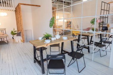 İskandinav tarzı lüks bir stüdyo dairesinin lüks modern tasarımı