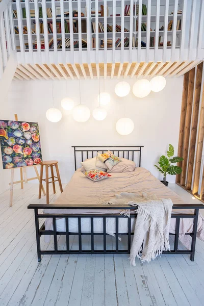 Роскошный Современный Дизайн Уютной Небольшой Однокомнатной Квартиры Скандинавском Стиле Белыми — стоковое фото