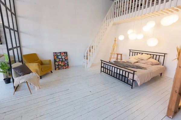 Роскошный Современный Дизайн Уютной Небольшой Скандинавской Квартиры Студии — стоковое фото