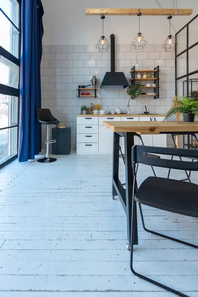 舒适的斯堪的纳维亚式小公寓奢华的现代设计 — 图库照片