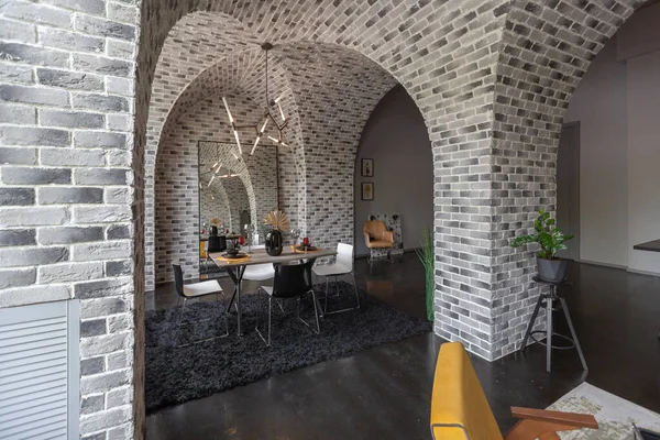 Modern Luxe Design Van Een Bruut Appartement Interieur Met Bogen — Stockfoto