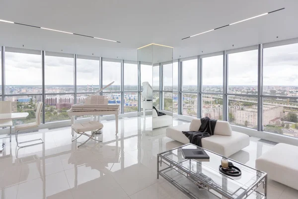 Eine Weiße Und Sehr Helle Modische Luxuswohnung Einem Hohen Stockwerk — Stockfoto